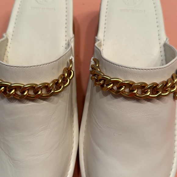 New Tory Burch Ivory Mini Benton Clogs with Gold Charm. Size 8.5. - Picture 2 of 7